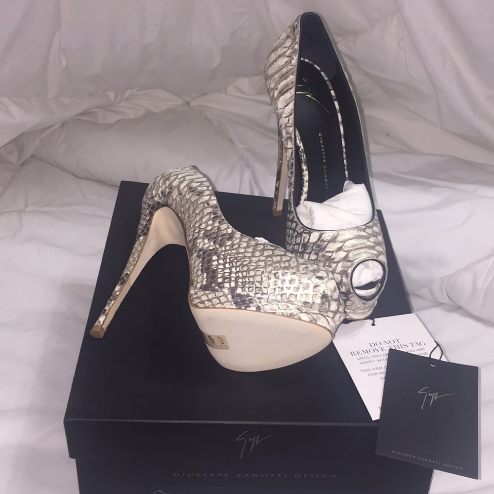 Giuseppe Zanotti Super Sharon Python Heel - Picture 1 of 5